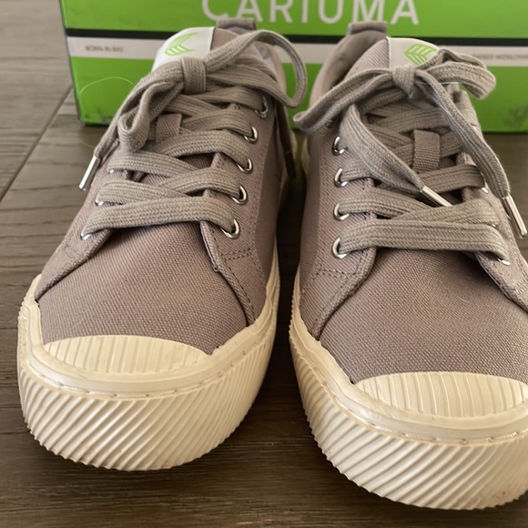 Cariuma OCA Low Mystic Gray Canvas Sneaker. Worn once. Fit is more like 7.5/8. - Picture 3 of 4